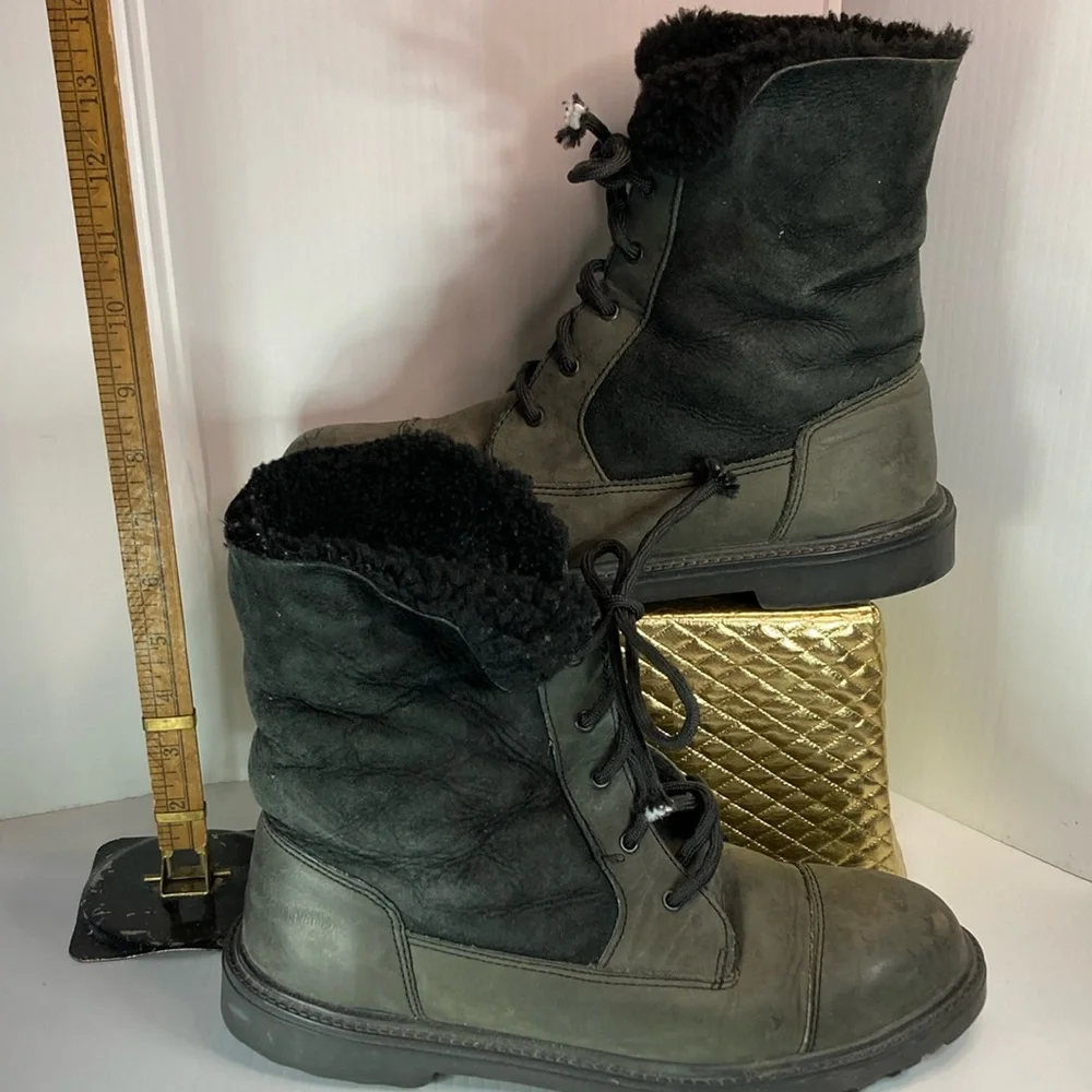 Black leathere winter ugg boots withh shearling lining. Nicely broken in. Box 15